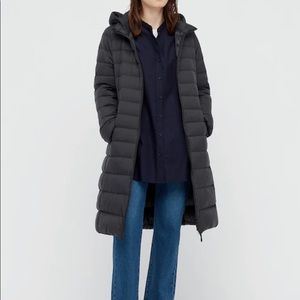 Uniqlo ultra light down hooded coat in black